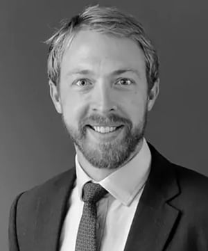 Headshot-Domonique